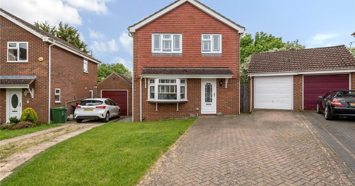 HOUSE Ryan Close, Sparcells, Swindon