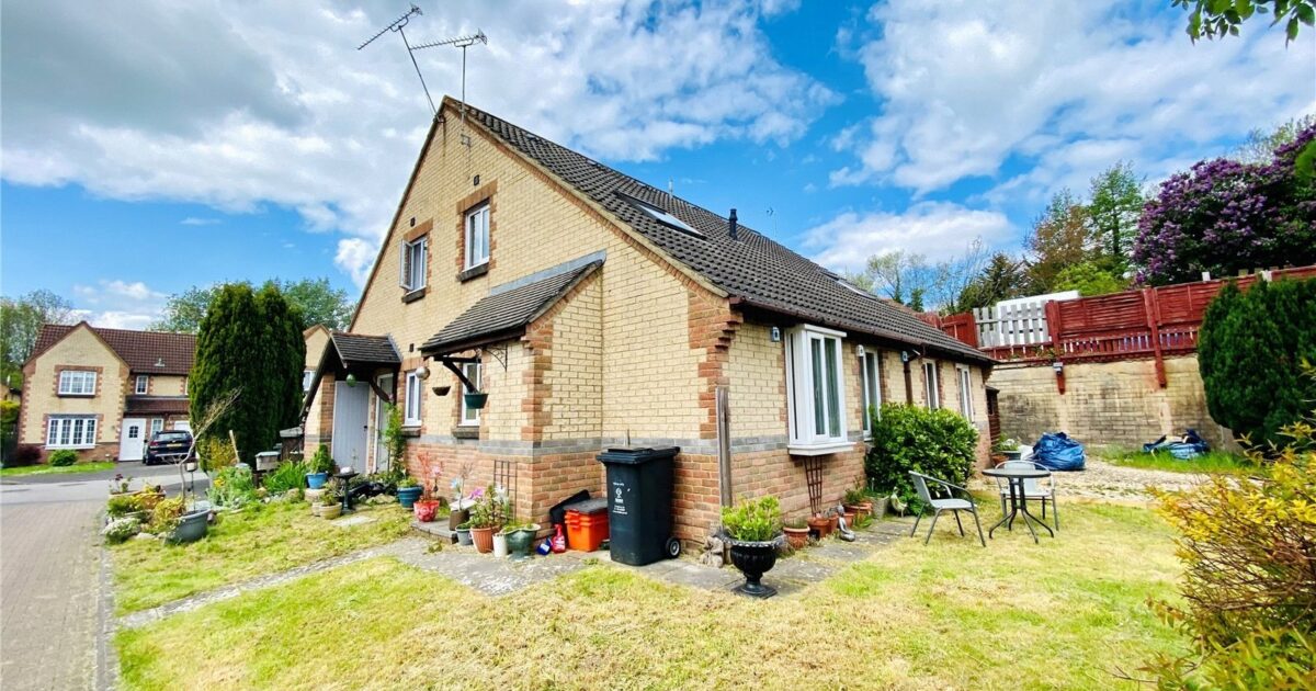 HOUSE Purslanes Close, Haydon Wick, Swindon
