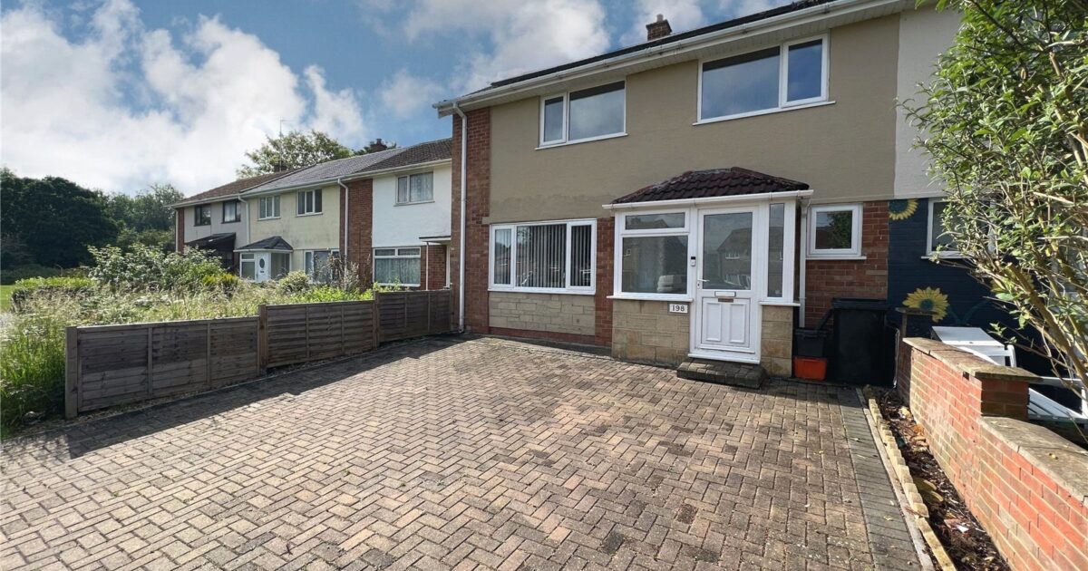 HOUSE Whitbourne Avenue, Swindon, Wiltshire