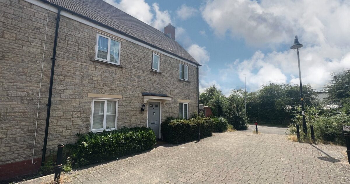 HOUSE Dolina Road, Haydon End, Swindon