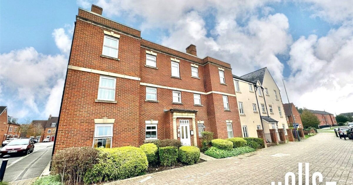 HOUSE 88 Thursday Street, Haydon End, Swindon