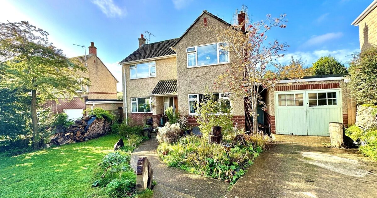 HOUSE Sandown Avenue, Lakeside, Swindon