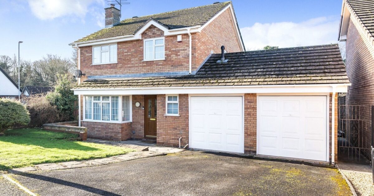 HOUSE Grosmont Drive, Freshbrook, Swindon