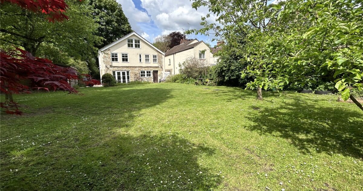 HOUSE Greens Lane, Wroughton, Swindon