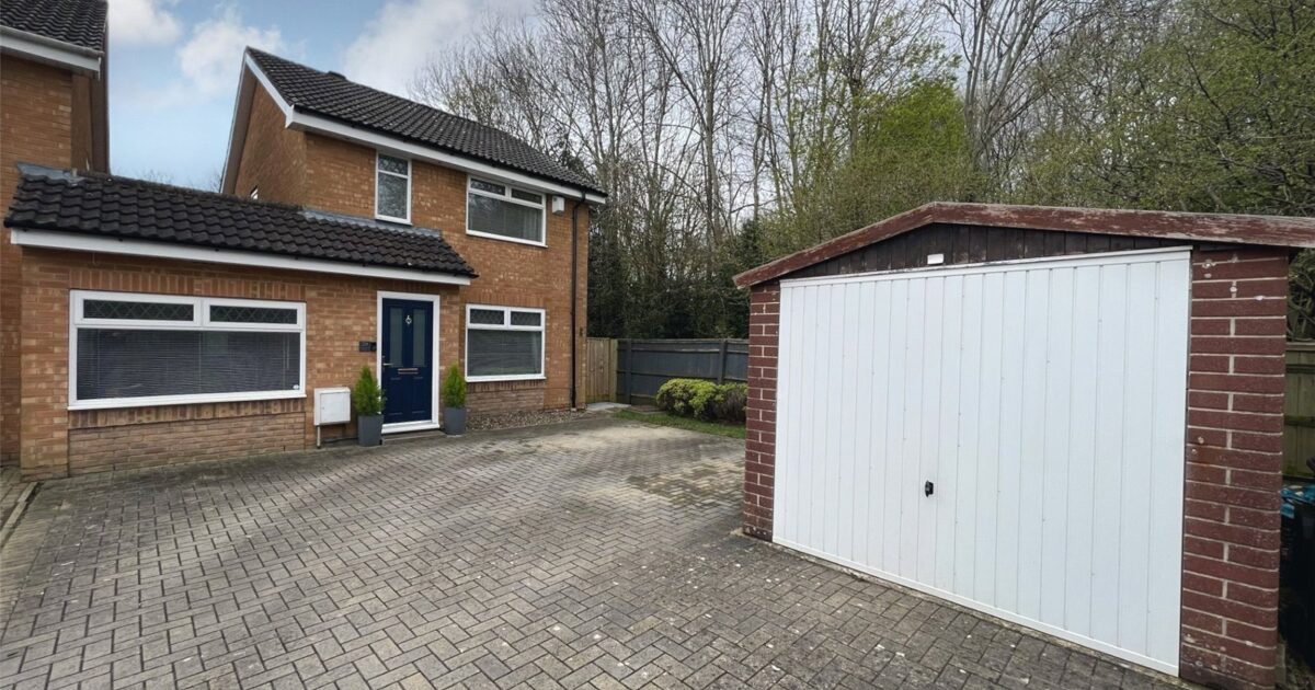 HOUSE Ashburnham Close, Freshbrook, Swindon